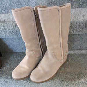 DYT T2 Skechers fur lined beige hidden wedge boots 7